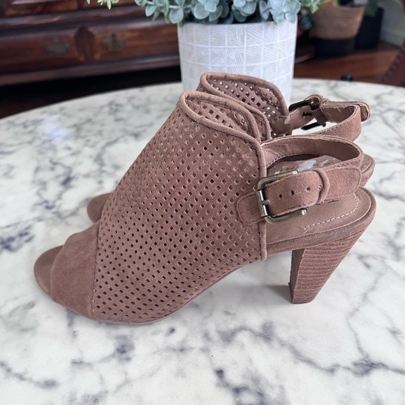Tahari Shoes - Tahari Laser Cut Suede Dress Sandals Women Wedge thick Heel 7.5